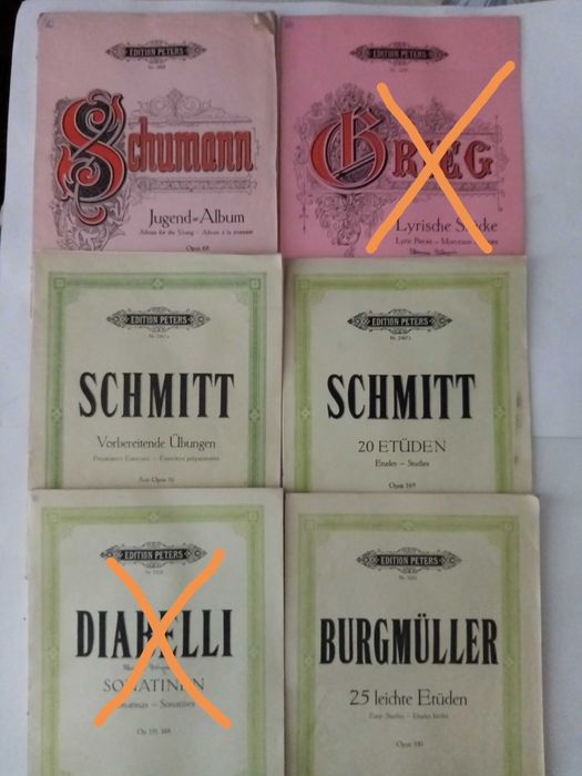 Нотни партитури, музикални албуми  и школи за пиано