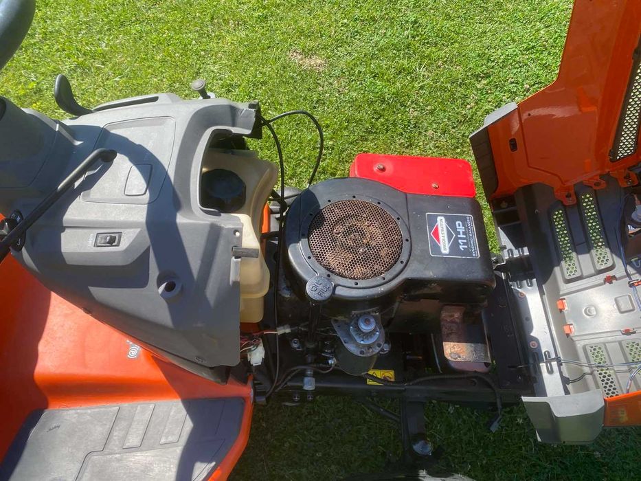 Тракторна косачка Husqvarna CT153 готова за сезона