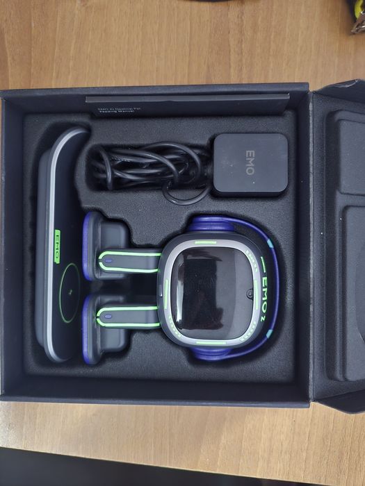 Робот емо LIVING.AI десктоп робот