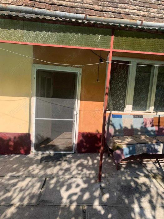 Persoana fizica vand casa la tara