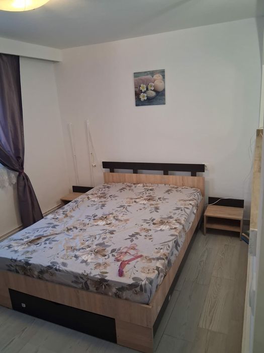 Închiriez  garsoniera