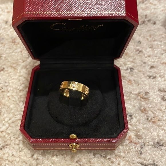 Золотое кольцо cartier