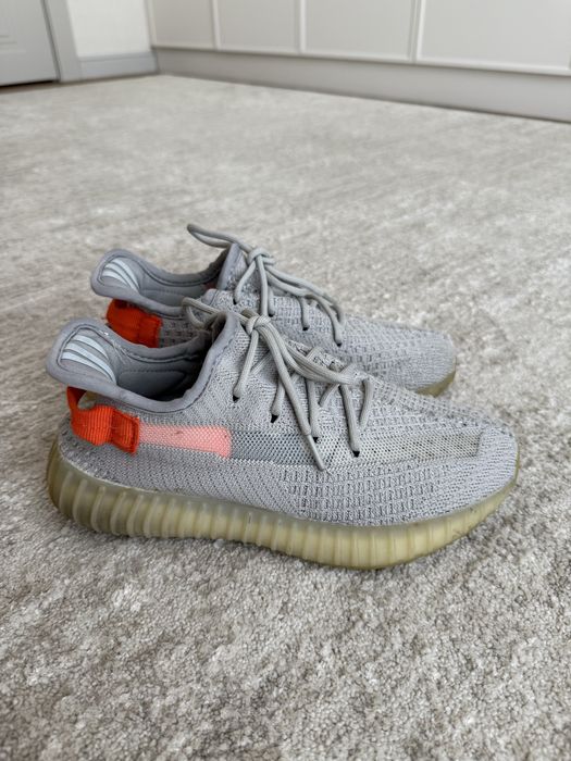 adidas Yeezy Boost 350 V2 Tail Light. 36-37 размер