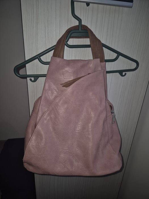 Geanta tip rucsac,versatila