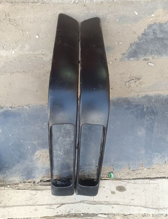 Продам накладки бампера под туманки на Ауди 80 В4