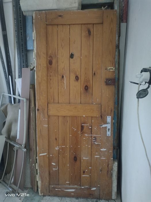 Дверь деревянная