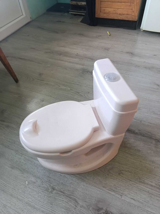 Модерна детска тоалетна