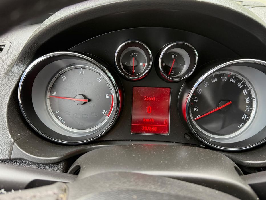 Vând Opel Insignia 2010