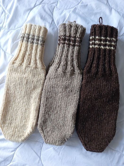 Ръчно плетени вълнени чорапи