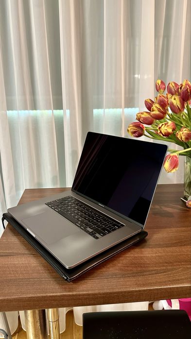 Macbook Pro 16 inch 2019 512 GB touchbar Impecabil