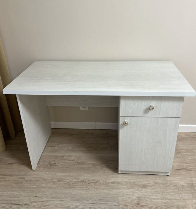 Продам стол в отличном состоянии