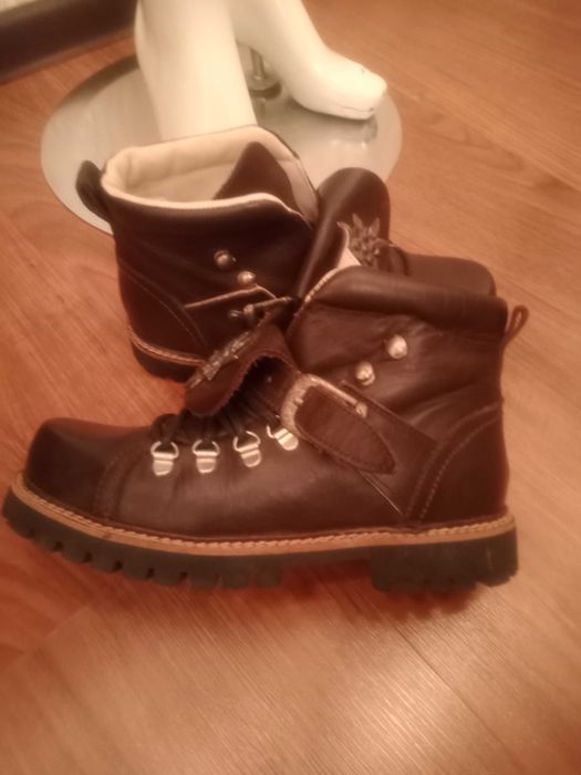 Продам женские  кожаные ботинки