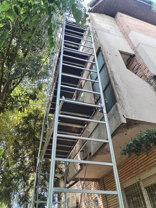 inchiriez schela mobila