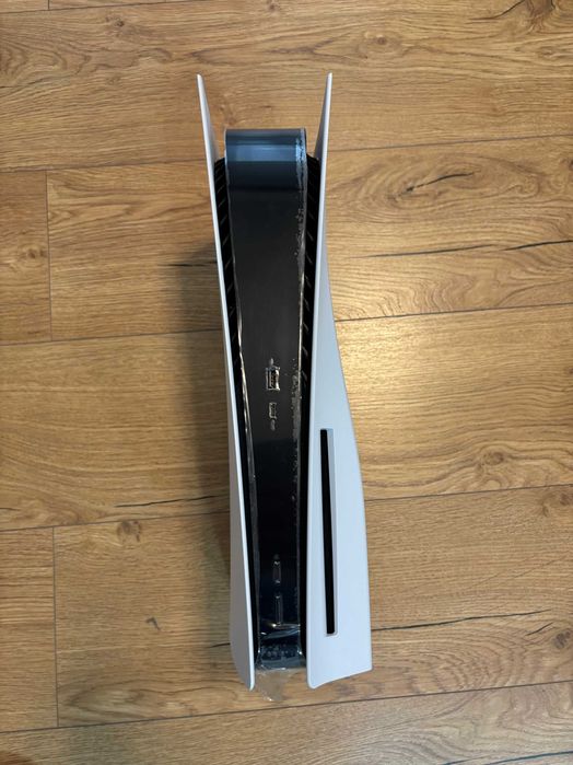 Consolă PlayStation 5 cu Disk – PS5