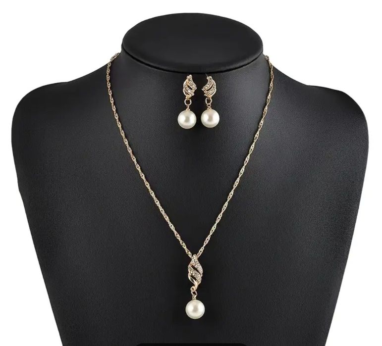 Комплект украшений к 8 Марта