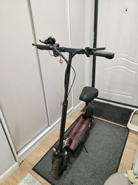 Продам электро самокат kugoo очен хорошее состояние