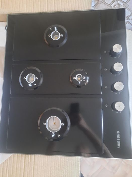 Продам встраемую газовую плиту