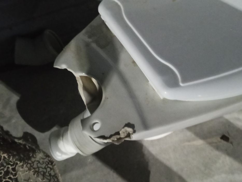 Продам унитазы бу