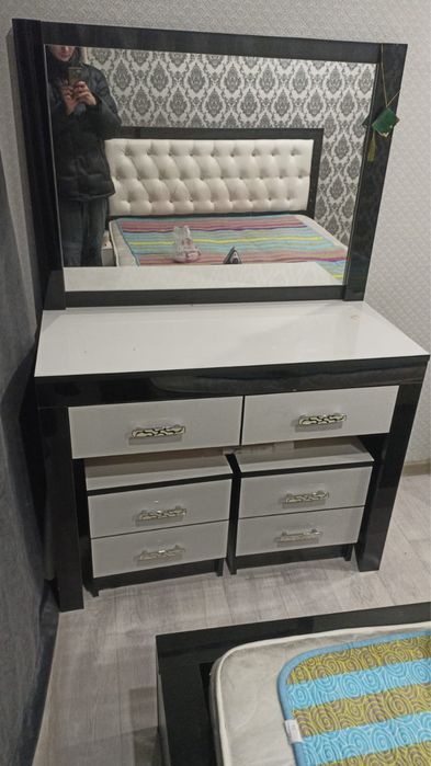 Продам спальный гарнитур