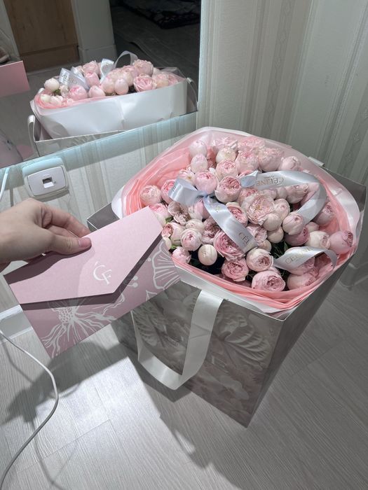 Цветы пионовидные