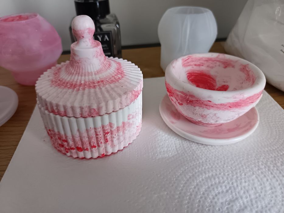 Ароматни свещи и декорация