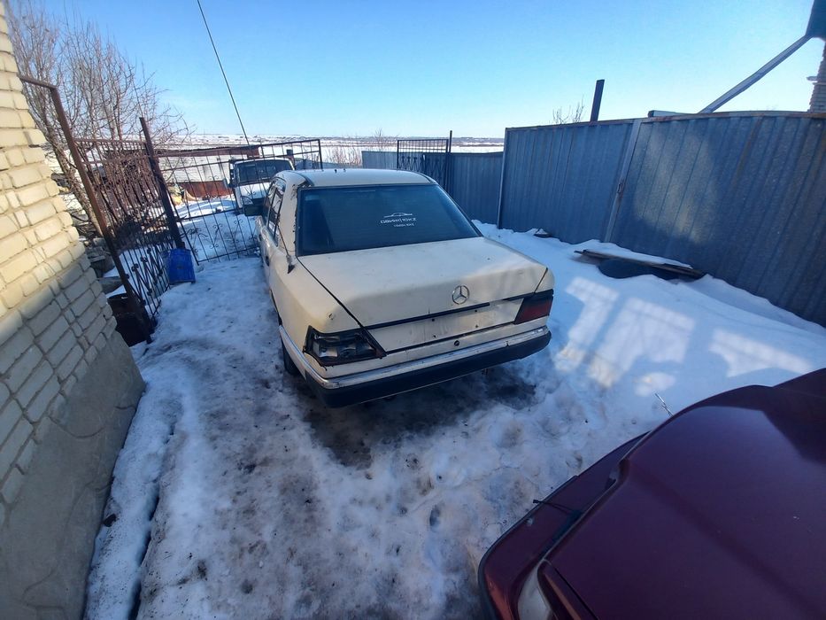 Мерседес 124 дизель.