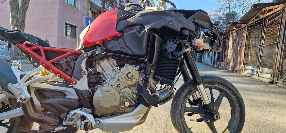 Ducati Multistrada V4 din 2021 6500km -moto accidentata
