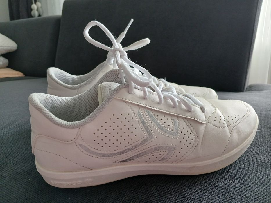 Бели маратонки Artengo Decathlon