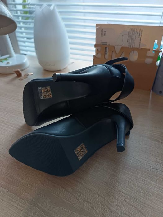 Продавам дамски боти, нови