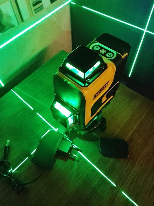 Nivel laser DeWalt cu 16 linii NOU
