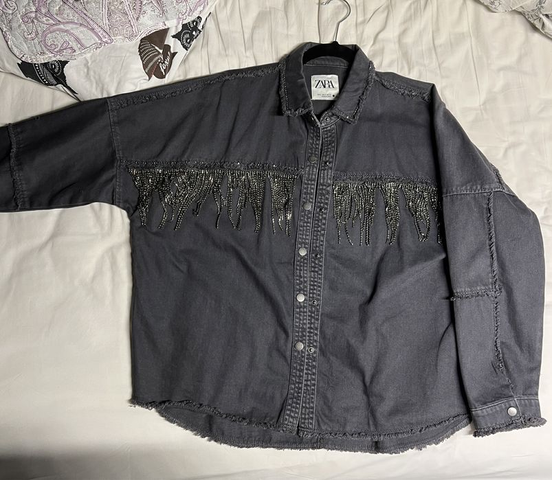 Jacheta gri de blug, cu strasuri ZARA