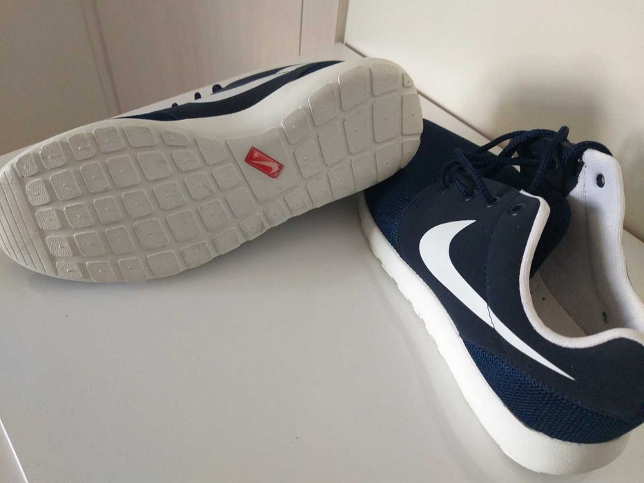 НОВИ Маратонки Nike 42 номер за широк крак