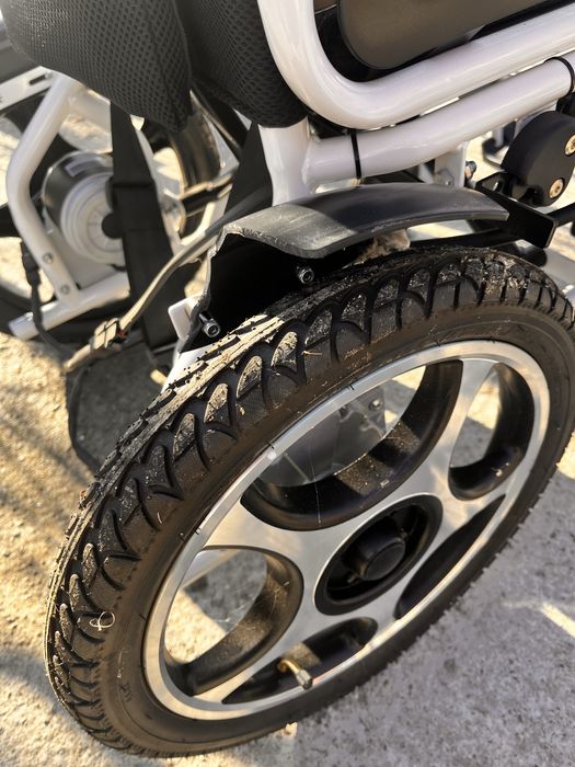 Scaun cu rotile electric dizabilitati