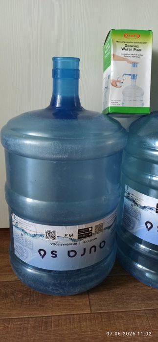 Продам 19 л бутыли и помпу