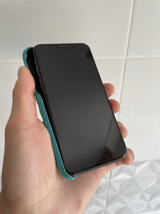• Iphone  X • BATERIE 93%  •