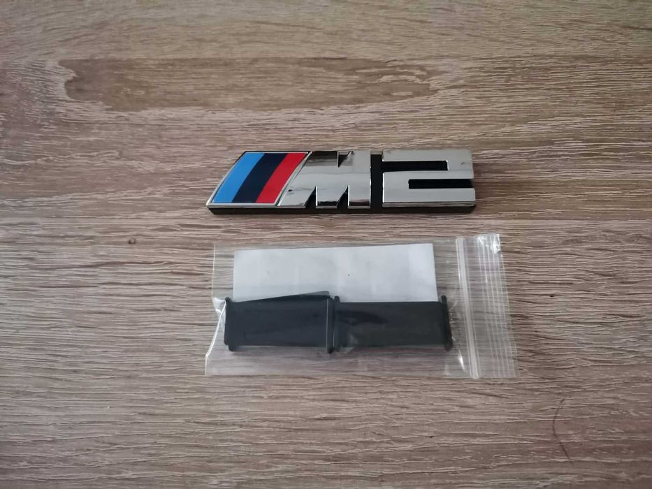Предна решетка сребриста емблема BMW M2