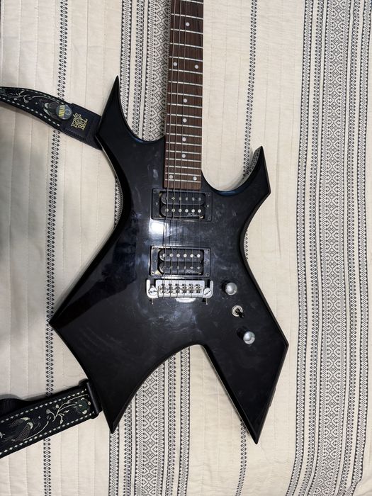 B.C. Rich Bronze Series Warlock (24 прагчета)
