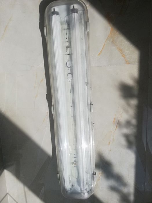 Lampa cu neon /Plafoniera cu neon +2 neoane cadou