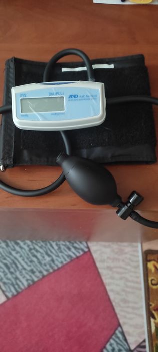 Продам тонометр б/у в отличном состоянии.