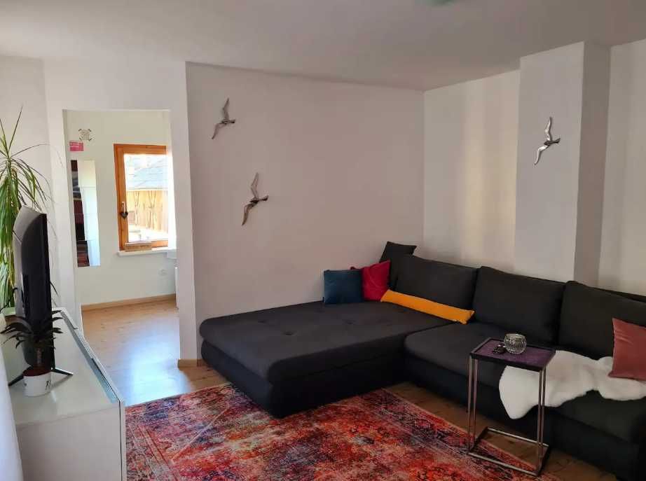 Дава се под наем Двустаен апартамент в Пловдив, Център - 47 кв.м за 290.7 € - Снимка #1