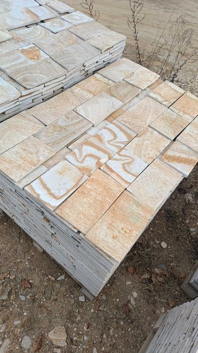 Естествен камък (гнайс) формен.