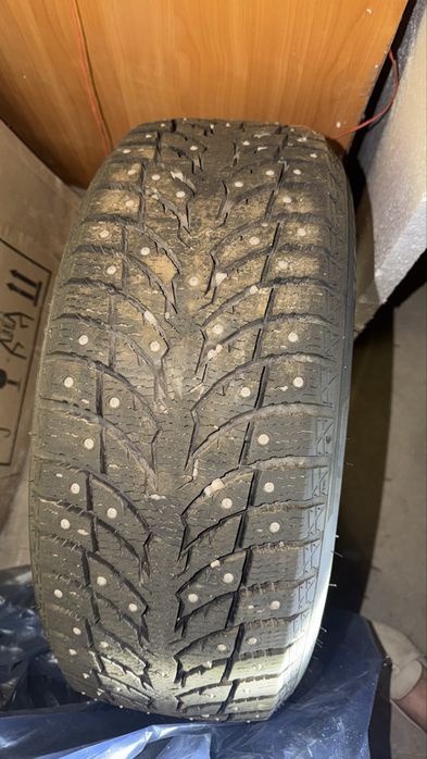 зимние шипованные шины 215/55/R17