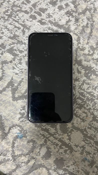 Айфон 11  СРОЧНО.