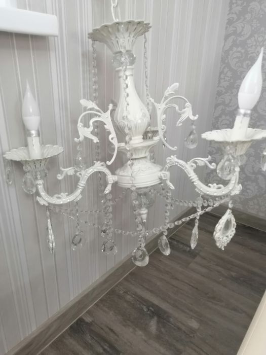 Продам люстру классика. 3 роковое.
