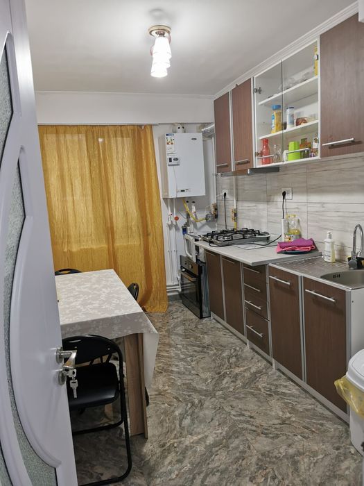 De închiriat apartament cu 4 camere