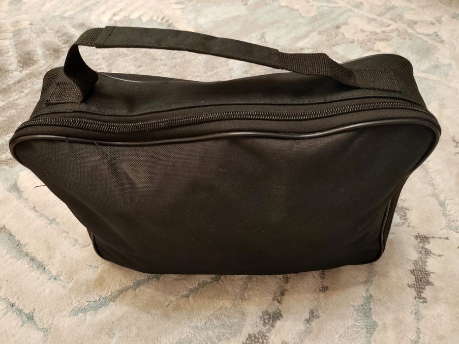 Vand Softbox pliabil 60x60 cm
Totul impecabil si complet asa cum a fos