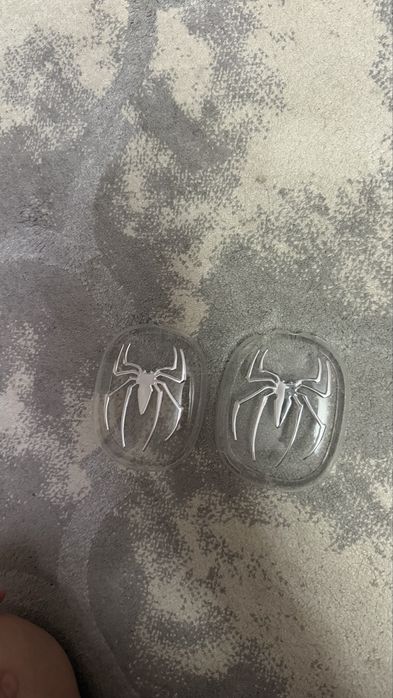 продам чехол для airpods maxс пауком