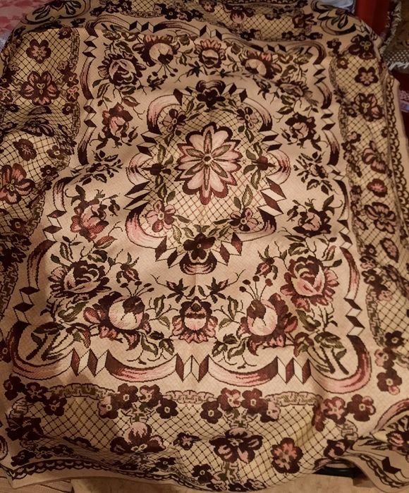 2 новых гобеленовых покрывала.