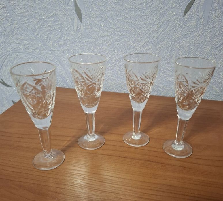 Бокалы для сока и рюмки