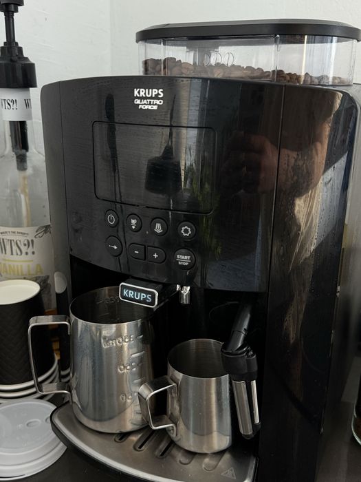 Продам кофемашину Krups EA8100